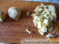 Фото приготовления рецепта: Салат с говяжьим языком и яблоками - шаг №7