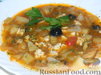Фото приготовления рецепта: Зимний суп-солянка из капусты - шаг №17