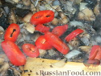 Фото приготовления рецепта: Зимний суп-солянка из капусты - шаг №9