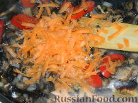Фото приготовления рецепта: Зимний суп-солянка из капусты - шаг №10