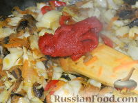 Фото приготовления рецепта: Зимний суп-солянка из капусты - шаг №13