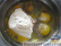 Фото приготовления рецепта: Лимонные кексы с лимонной карамелью - шаг №13