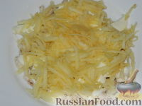 Фото приготовления рецепта: Салат с яблоками "О-ля-ля" - шаг №4