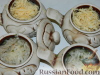 Фото приготовления рецепта: Картофельная запеканка с рыбой - шаг №8