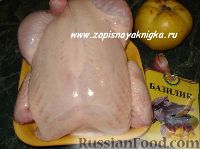 Фото приготовления рецепта: Курица, запеченная целиком в мультиварке, с айвой - шаг №1