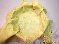 Фото приготовления рецепта: Омлет с зеленью, сыром и молоком, в лаваше - шаг №9
