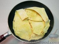 Фото приготовления рецепта: Омлет с зеленью, сыром и молоком, в лаваше - шаг №15