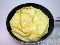 Фото приготовления рецепта: Омлет с зеленью, сыром и молоком, в лаваше - шаг №17