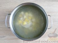 Фото приготовления рецепта: Куриный суп с жареной вермишелью - шаг №5