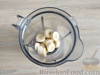 Фото приготовления рецепта: Молочный коктейль с бананом и мороженым - шаг №3