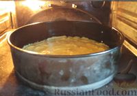 Фото приготовления рецепта: Луковый пирог с сырной заливкой - шаг №13