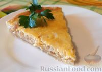 Фото приготовления рецепта: Луковый пирог с сырной заливкой - шаг №16