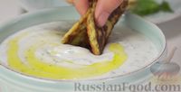 Фото приготовления рецепта: Кабачковые оладьи с соусом дзадзики (цацики) - шаг №18