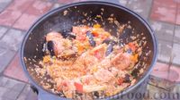 Фото приготовления рецепта: Испанская паэлья в казане на костре (почти плов с морепродуктами) - шаг №11