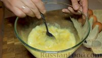 Фото приготовления рецепта: Испанская картофельная тортилья с луком - шаг №6