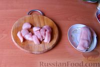 Фото приготовления рецепта: Салат с курицей, клубникой и маринованными шампиньонами - шаг №2