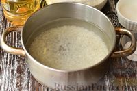 Фото приготовления рецепта: Отрывной пирог "Луковник" из дрожжевого теста на рисовом отваре - шаг №2