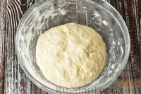 Фото приготовления рецепта: Отрывной пирог "Луковник" из дрожжевого теста на рисовом отваре - шаг №7