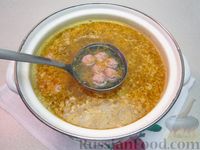 Фото приготовления рецепта: Сырный суп с фрикадельками, картофелем и вермишелью - шаг №8
