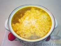 Фото приготовления рецепта: Сырный суп с фрикадельками, картофелем и вермишелью - шаг №14