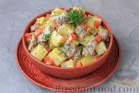 Фото приготовления рецепта: Тушёная картошка с индейкой в сметанном соусе - шаг №10