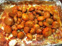 Фото приготовления рецепта: Шампиньоны в томатном соусе, запечённые в духовке - шаг №7
