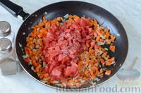 Фото приготовления рецепта: Шакшука со свежими помидорами - шаг №7
