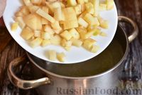 Фото приготовления рецепта: Сырный суп с картофелем и щавелем - шаг №7