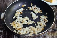 Фото приготовления рецепта: Рисовая запеканка с кабачком и сыром - шаг №4