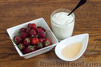 Фото приготовления рецепта: Йогуртовый десерт с замороженной клубникой - шаг №1