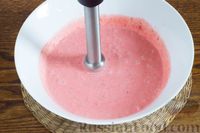 Фото приготовления рецепта: Йогуртовый десерт с замороженной клубникой - шаг №4