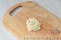 Фото приготовления рецепта: Цветная капуста в чесночном соусе, запечённая под сыром - шаг №4