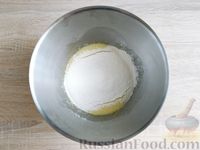 Фото приготовления рецепта: Клафути с клубникой - шаг №3