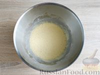 Фото приготовления рецепта: Клафути с клубникой - шаг №6