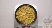 Фото приготовления рецепта: Жареная картошка на сливочном масле, с паприкой - шаг №6