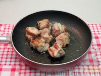 Фото приготовления рецепта: Украинский борщ с фасолью и свиными рёбрышками - шаг №4