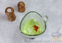Фото приготовления рецепта: Холодный суп-пюре с болгарским перцем, авокадо и огурцом - шаг №4
