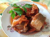Фото к рецепту: Тушёная рыба в томатном соусе