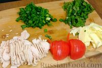 Фото приготовления рецепта: Конвертики из лаваша с начинкой из курицы, помидора, сыра и зелени - шаг №2