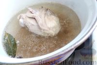 Фото приготовления рецепта: Салат с курицей, колбасой, огурцами и пекинской капустой - шаг №2