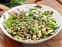 Фото к рецепту: Тёплый салат из кабачков и шампиньонов