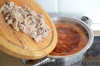 Фото приготовления рецепта: Томатный суп из индейки с картофелем и болгарским перцем - шаг №11