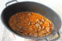 Фото приготовления рецепта: Салат с жареными кальмарами, огурцами, болгарским перцем и яичными блинчиками - шаг №20