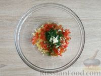 Фото приготовления рецепта: Закуска из жареных кабачков с помидорами и сыром - шаг №10