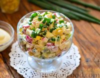 Фото к рецепту: Крабовый салат с огурцом, редисом и зелёным луком