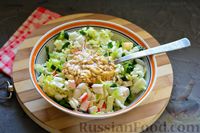 Фото приготовления рецепта: Крабовый салат с пекинской капустой и огурцом - шаг №8
