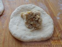Фото приготовления рецепта: Пирожки «Курочка Ряба» - шаг №12