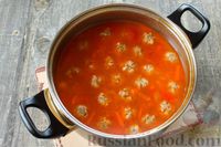 Фото приготовления рецепта: Суп с фрикадельками, нутом и лапшой - шаг №10