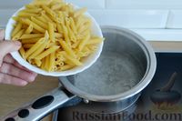 Фото приготовления рецепта: Паста с креветками, помидорами и соусом песто из цукини - шаг №8