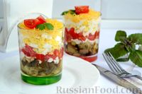 Фото к рецепту: Слоеный салат с печёными баклажанами, помидорами и сыром